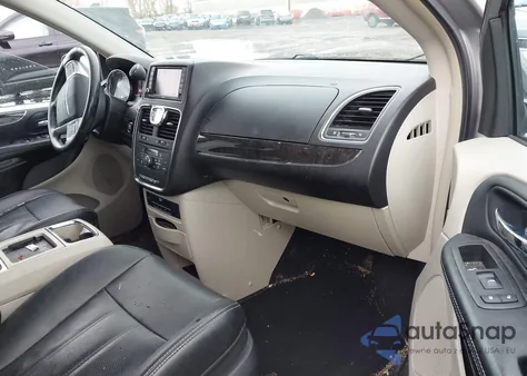 2015 Chrysler Town & Country Touring-L z USA, uszkodzony, nr VIN 2C4RC1CG4FR546909